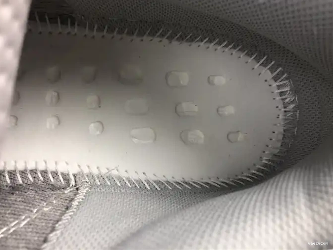 V2 Yeezy Boost Adidas GY7924 700 Cream Cream 0624
